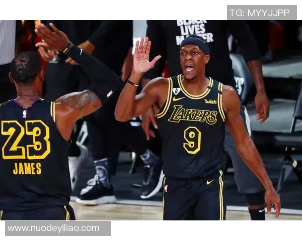 隆多重返湖人对决昔日队友展现老将风采与年轻球员的较量